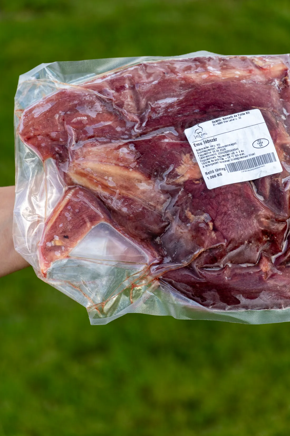 Emu stilba gaļa vakuuma iepakojumā